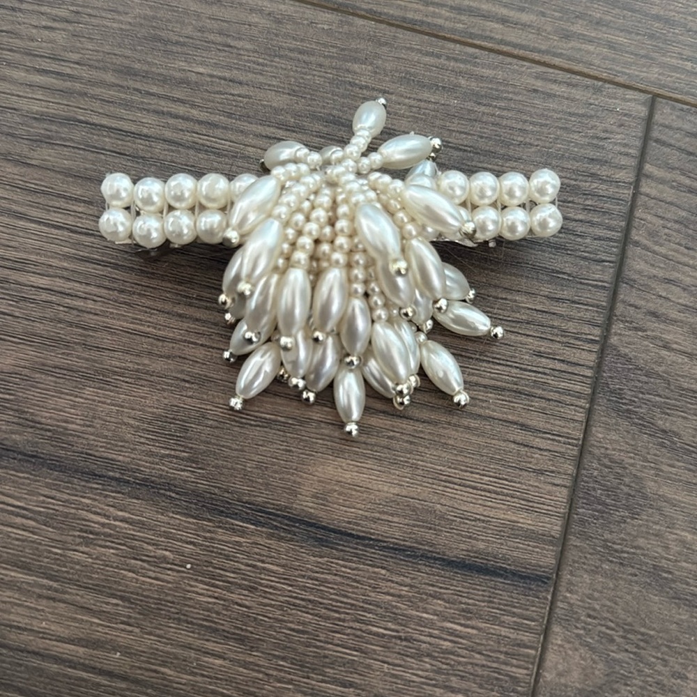 Vintage faux pearl barette
